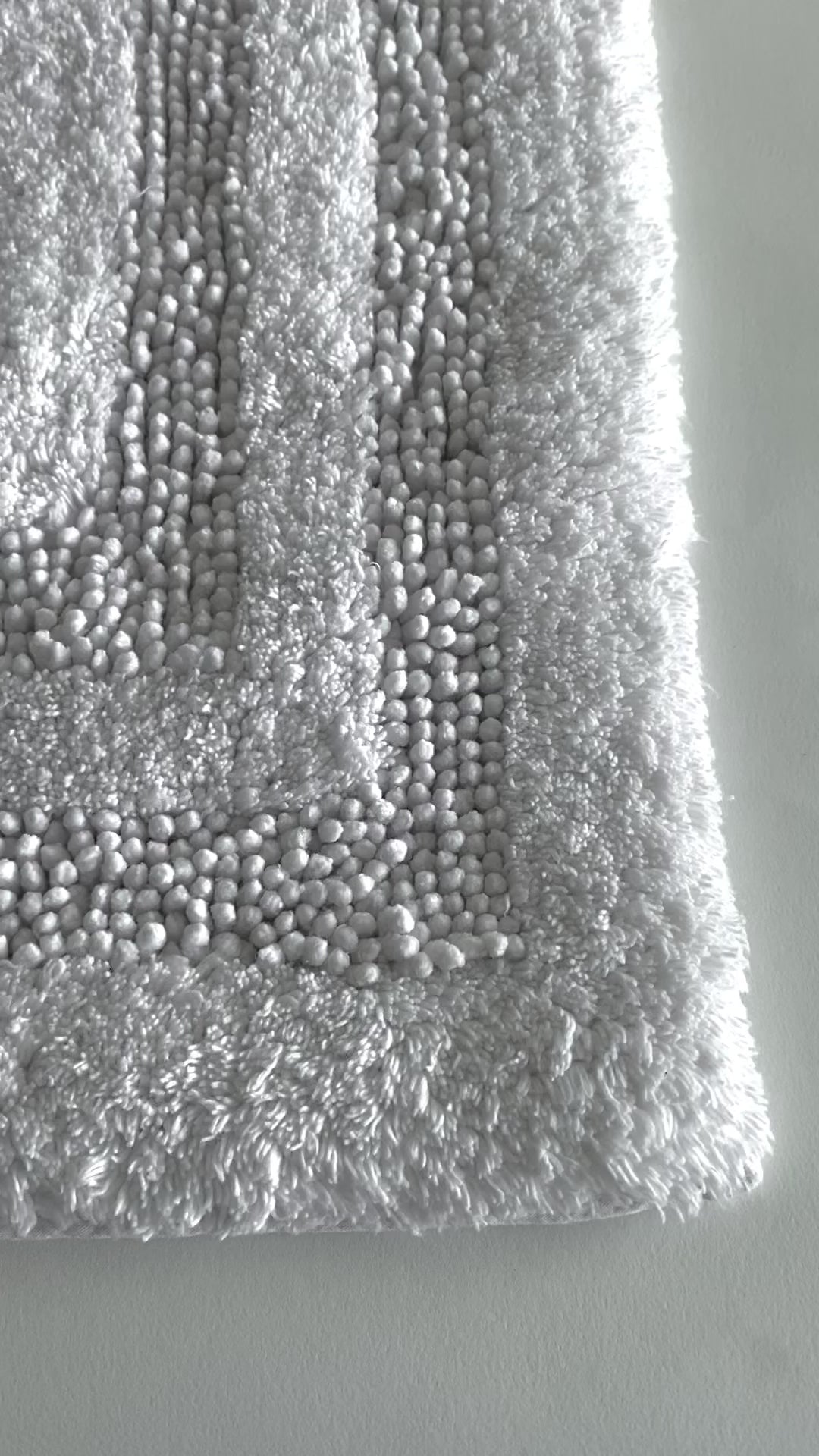 Luxury Cotton Bath Rugs Set of 2 in Silver White color