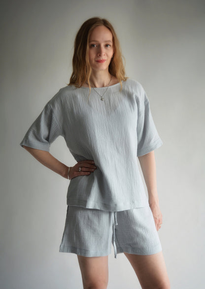 Two-Piece Set: Cotton Muslin T-Shirt and Shorts in Silvery Dawn