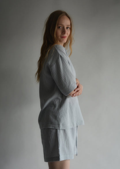 Two-Piece Set: Cotton Muslin T-Shirt and Shorts in Silvery Dawn