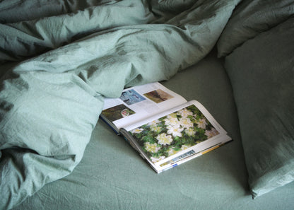 King/Cali King Cotton Duvet cover Set in Verdant Valley (Green) color