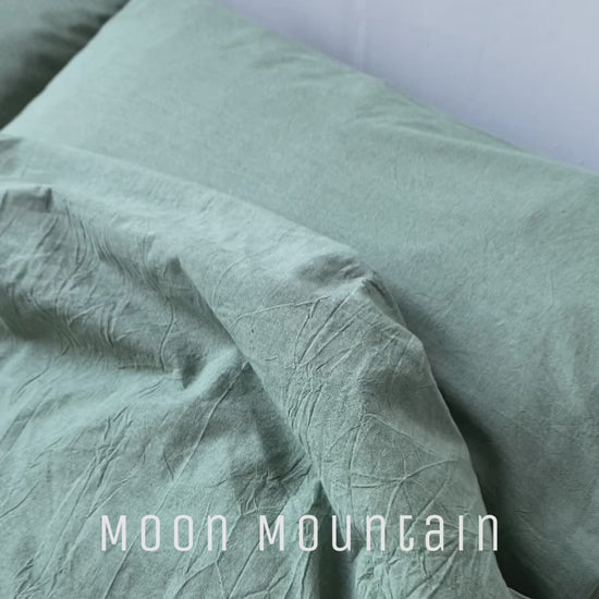 King/Cali King Cotton Duvet cover Set in Verdant Valley (Green) color